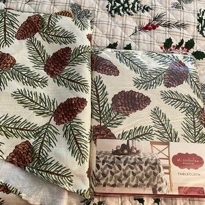 2 tablecloth’s round new condition and oblong 60x120 new In package